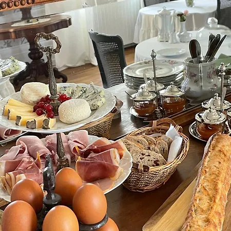 House Of Mailly Bed and breakfast