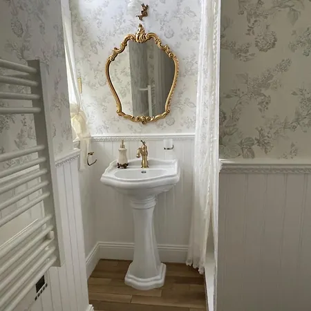Bed and Breakfast House Of Mailly 3*